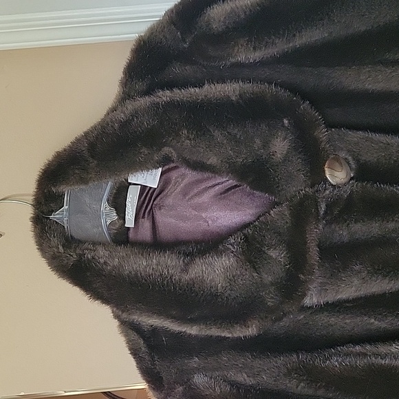 SALE❤️ BEAUTIFUL FAUX FUR COAT - Picture 2 of 5